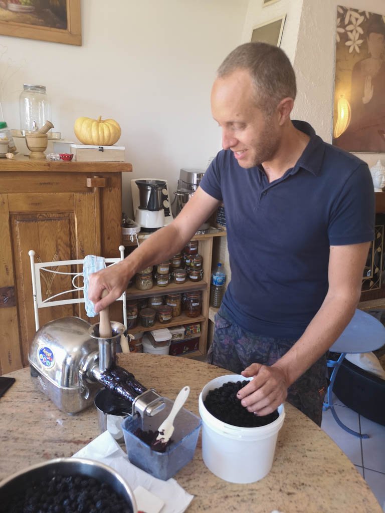 Extraction jus de mûre - David G - Atelier confiture association la jarre - 04 aout 2020