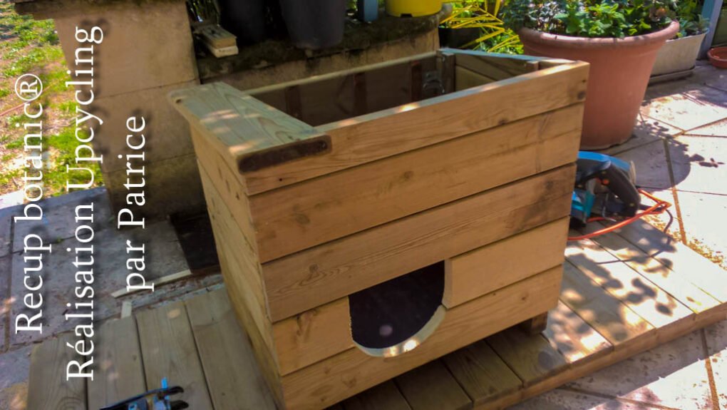 Niche pour le chat_Recup botanic®_ realisation upcycling par Patrice